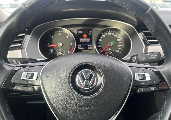 Volkswagen Passat cena 79850 przebieg: 126167, rok produkcji 2018 z Szamocin małe 191
